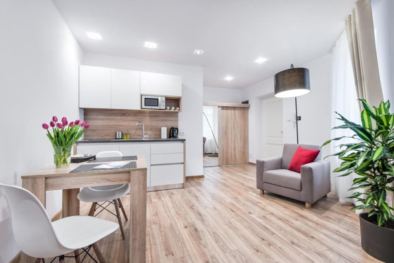 Old Town Apartments - B12 คราคูฟ ภายนอก รูปภาพ